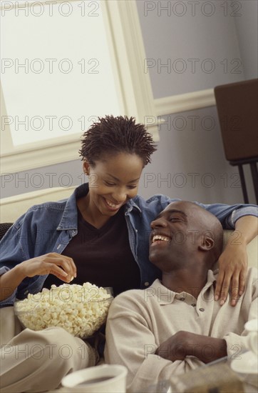 Couple eating popcorn. Photo : Fisher Litwin