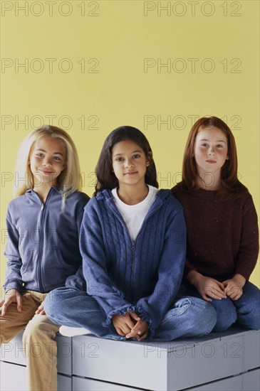 Three friends sitting together. Photo : Fisher Litwin