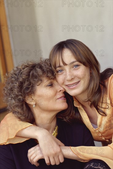 Mother and daughter embracing. Photo : Fisher Litwin