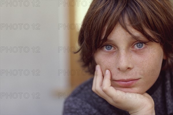 Young person gazing. Photo : Fisher Litwin