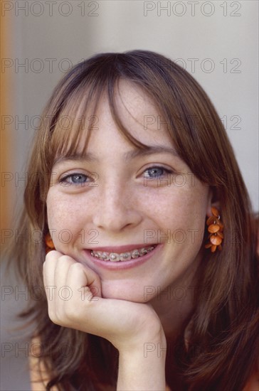 Young girl with braces. Photo : Fisher Litwin