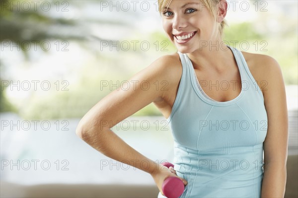 Portrait of young blonde woman exercising. Photo : Momentimages