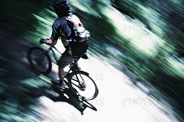 Man mountain biking. Photo : Shawn O'Connor