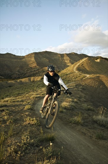 Man mountain biking on mountain track. Photo : Shawn O'Connor