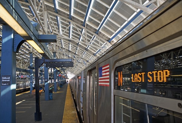 USA, New York State, Brooklyn, Coney Island, Subway Platform. Photo : fotog