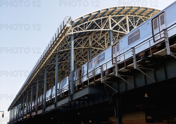 USA, New York State, Brooklyn, Coney Island, Subway Platform. Photo : fotog