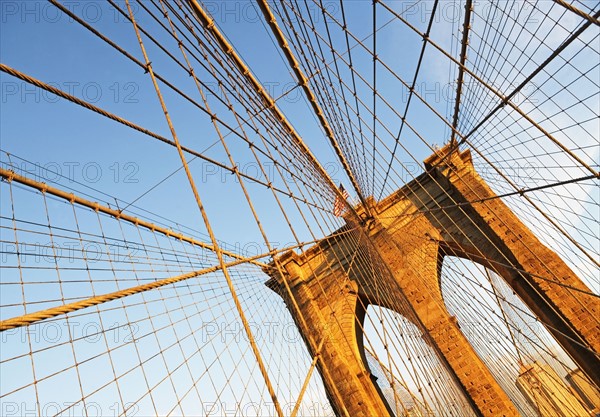 USA, New York State, New York City, Span of Brooklyn Bridge. Photo : fotog