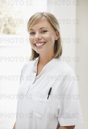 Portrait of female nurse. Photo : Momentimages