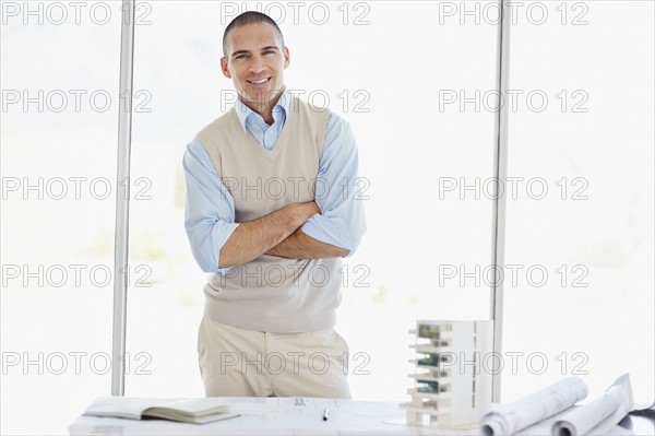 Portrait of architect with apartment model. Photo : Momentimages