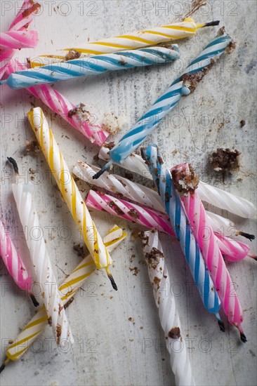 Multicolored candles. Photo : David Engelhardt