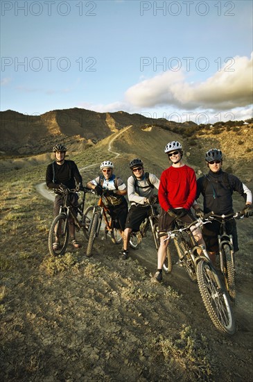 Portrait of mountain bikers in mountains. Photo : Shawn O'Connor