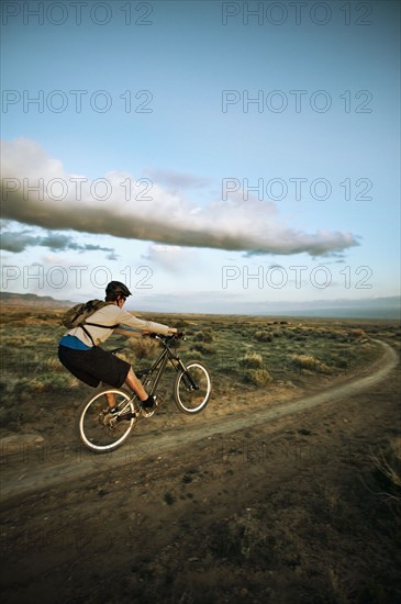 Man mountain biking on dirt track. Photo : Shawn O'Connor