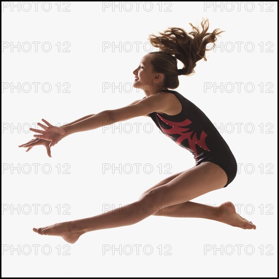 Female gymnast (12-13) leaping. Photo : Mike Kemp