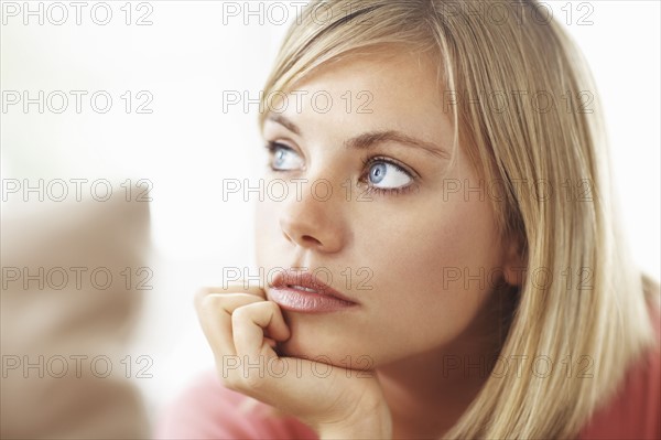 Portrait of young blonde woman. Photo : Momentimages