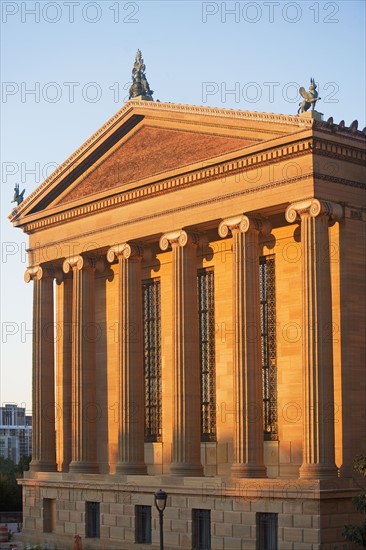 USA, Pennsylvania, Philadelphia, Philadelphia Museum of Art at sunset. Photo : fotog