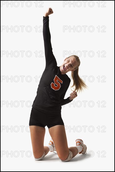 Young girl (16-17) playing volleyball. Photo : Mike Kemp