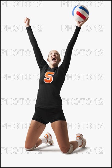 Young girl (16-17) playing volleyball. Photo : Mike Kemp