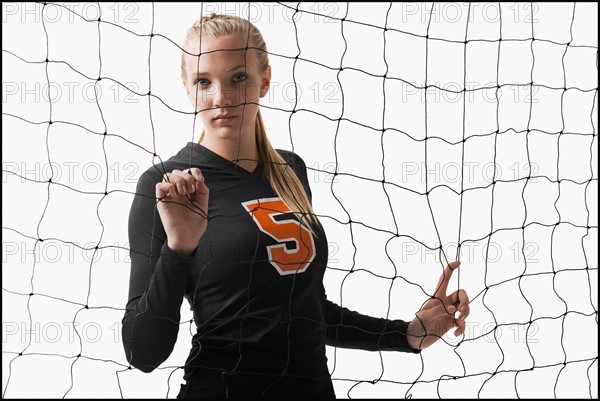 Young girl (16-17) playing volleyball. Photo : Mike Kemp