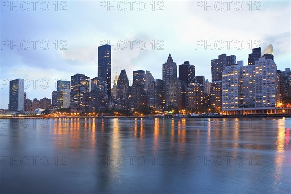 USA, New York State, New York City, Skyline with United Nations Buildings and United Nations Plaza at dusk. Photo : fotog