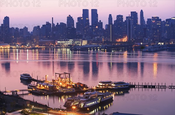 USA, New York State, New York City, Docks and skyline seen from New Jersey. Photo : fotog