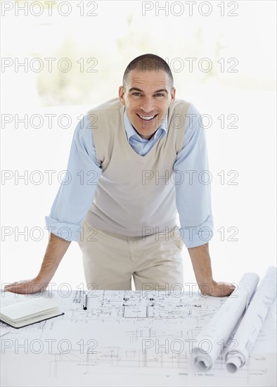 Portrait of architect in office. Photo : Momentimages