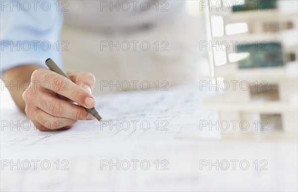 Architect working in office. Photo : Momentimages