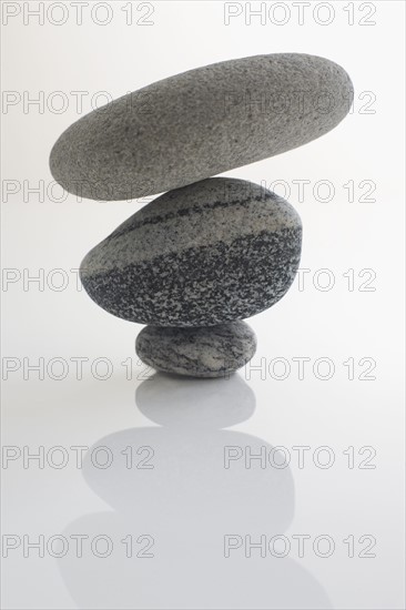 Three balanced stones. Photo : David Engelhardt