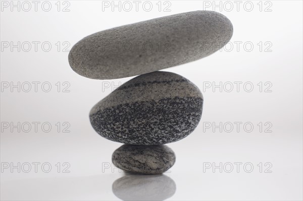 Three balanced stones. Photo : David Engelhardt