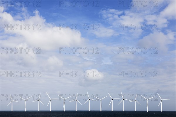 Wind turbines at sea. Photo : Jon Boyes