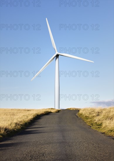 Road leading to wind turbine. Photo : Jon Boyes