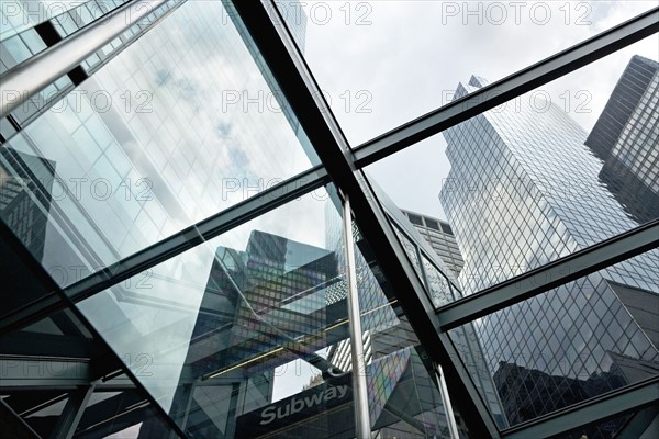 USA, New York State, New York City, Tall skyscrapers seen through glass ceiling of modern office building. Photo : fotog