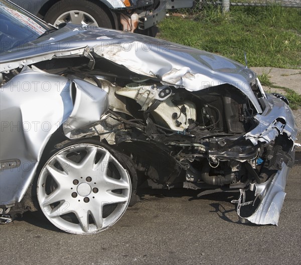 USA, New York City, Wrecked car. Photo : fotog