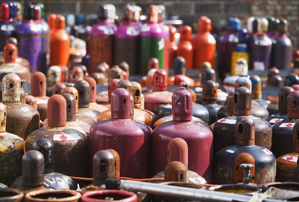 Large group of old cylinders. Photo : fotog