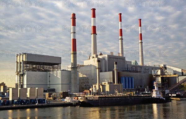 USA, New York State, New York City, Power station. Photo : fotog