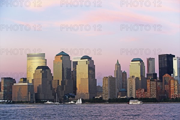 USA, New York State, New York City, World Financial Center at dusk. Photo : fotog