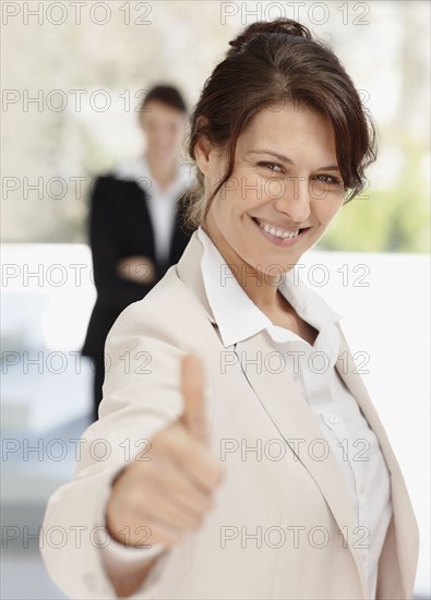 Businesswoman thumbs-up. Photo : Momentimages