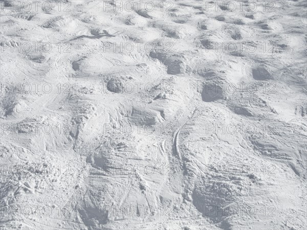 Bumpy ski slope. Photo : Johannes Kroemer