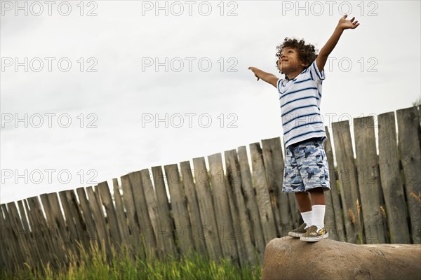 Boy (2-3) playing with toy aeroplane. Photo : Shawn O'Connor