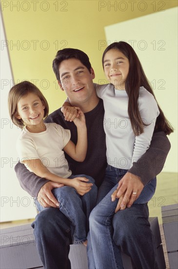 Father and his daughters. Photo : Fisher Litwin