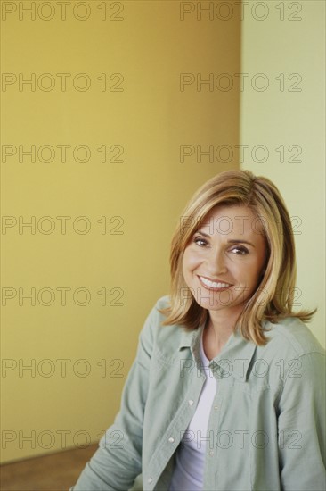 Pretty blond woman. Photo : Fisher Litwin