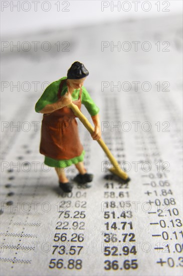 Model woman sweeping financial figures. Photo : Antonio M. Rosario