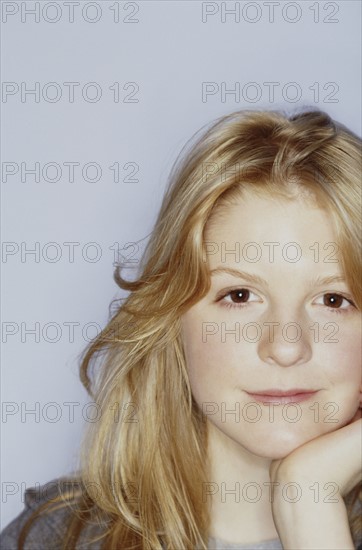 Pretty blond adolescent girl. Photo : Fisher Litwin