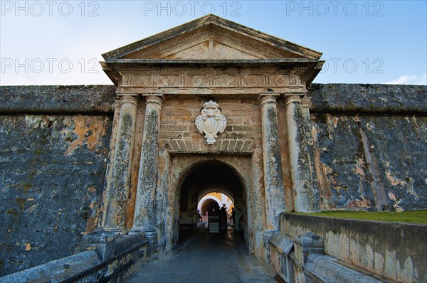 Puerto Rico, Arch gate to fort. Photo : Antonio M. Rosario
