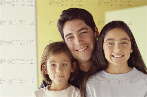 Father and his daughters. Photo : Fisher Litwin