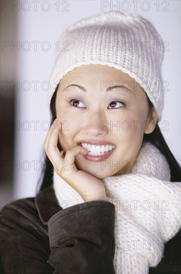 Pretty woman wearing winter hat and scarf. Photo : Fisher Litwin