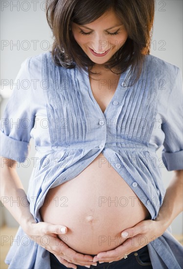 Young pregnant woman. Photo : Jamie Grill
