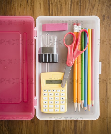 School supplies in box. Photo : Jamie Grill