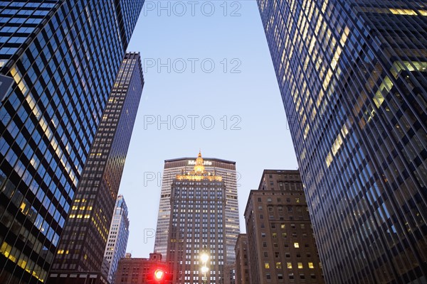 USA, New York State, New York City, Office buildings illuminated at dusk. Photo : fotog