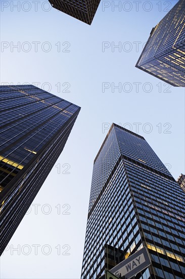 USA, New York State, New York City, Manhattan, low angle view of skyscrapers. Photo : fotog