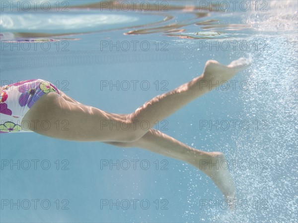 USA, New York, Girl (10-11) in swimming pool. Photo : Jamie Grill Photography